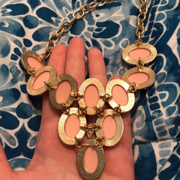 💕SOLD💕Chunky Baby Pink Necklace - Picture 5 of 7